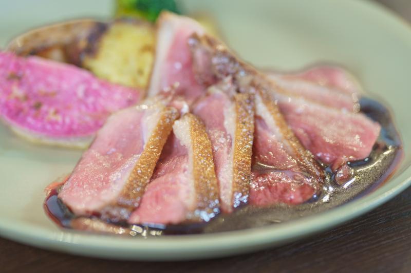 青森県産鴨むね肉のしっとりロゼ